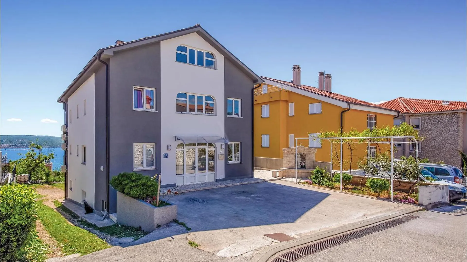 Nice Apartment In Crikvenica With House Sea View
